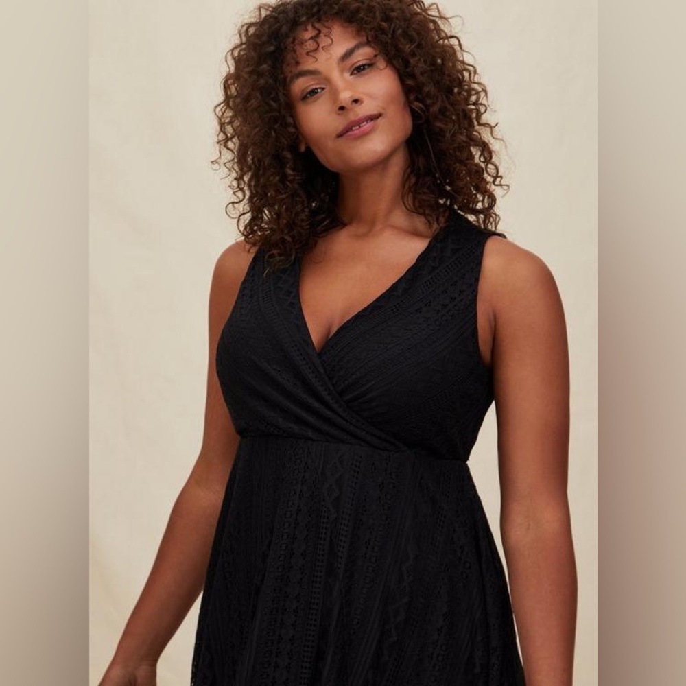 NWOT Torrid black lace mesh overlay midi dress w/ handkerchief hem; Sz 1; 14/16 - Picture 7 of 7